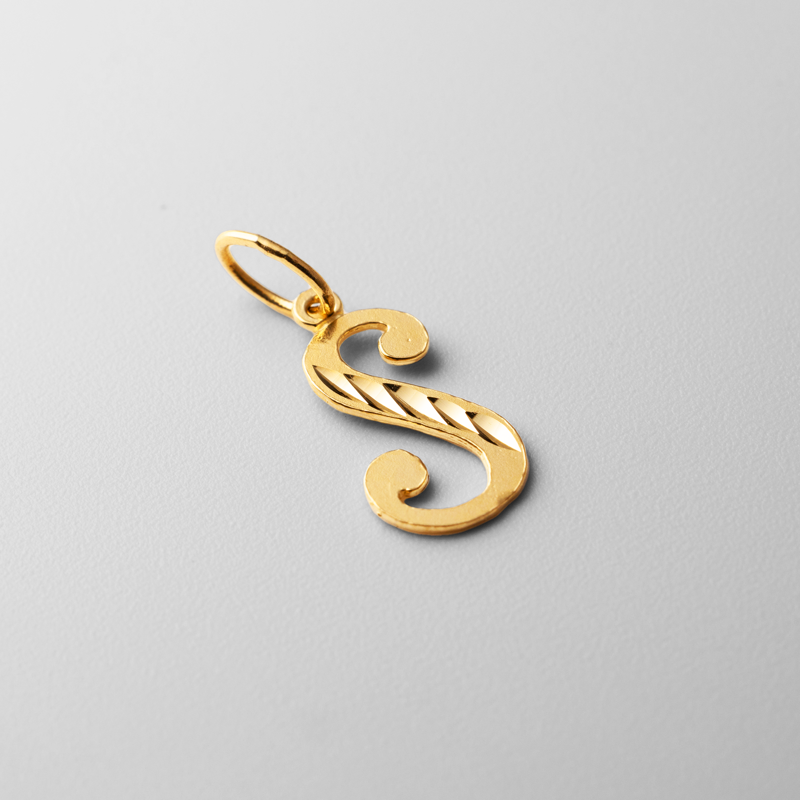 14K Gold Cursive Letter S Pendant A-Z Pendants Charlie Co