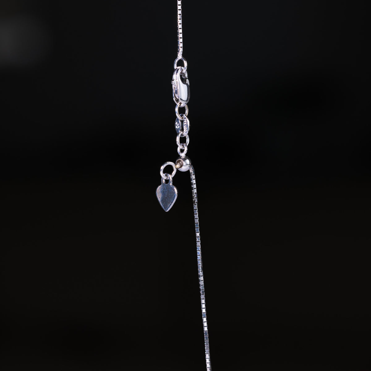 14K White Gold 0.6mm Adjust. Box Chain 20 Inch - Model CH-0174