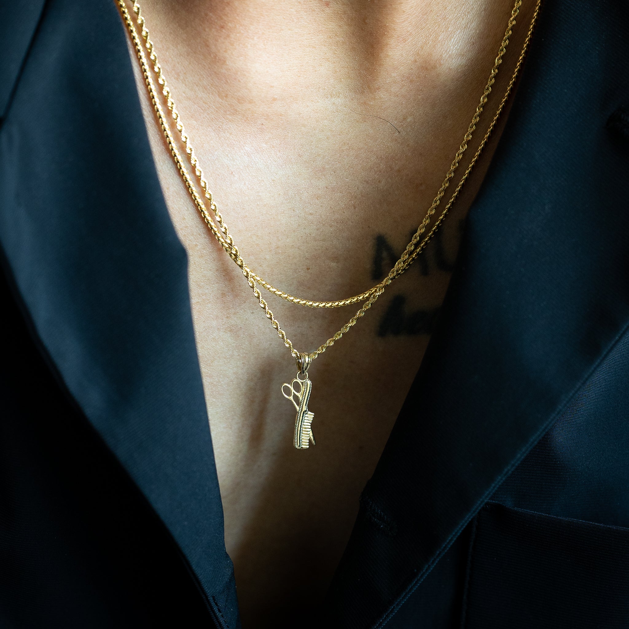 14K Gold Scissors And Comb Pendant - Model 1994