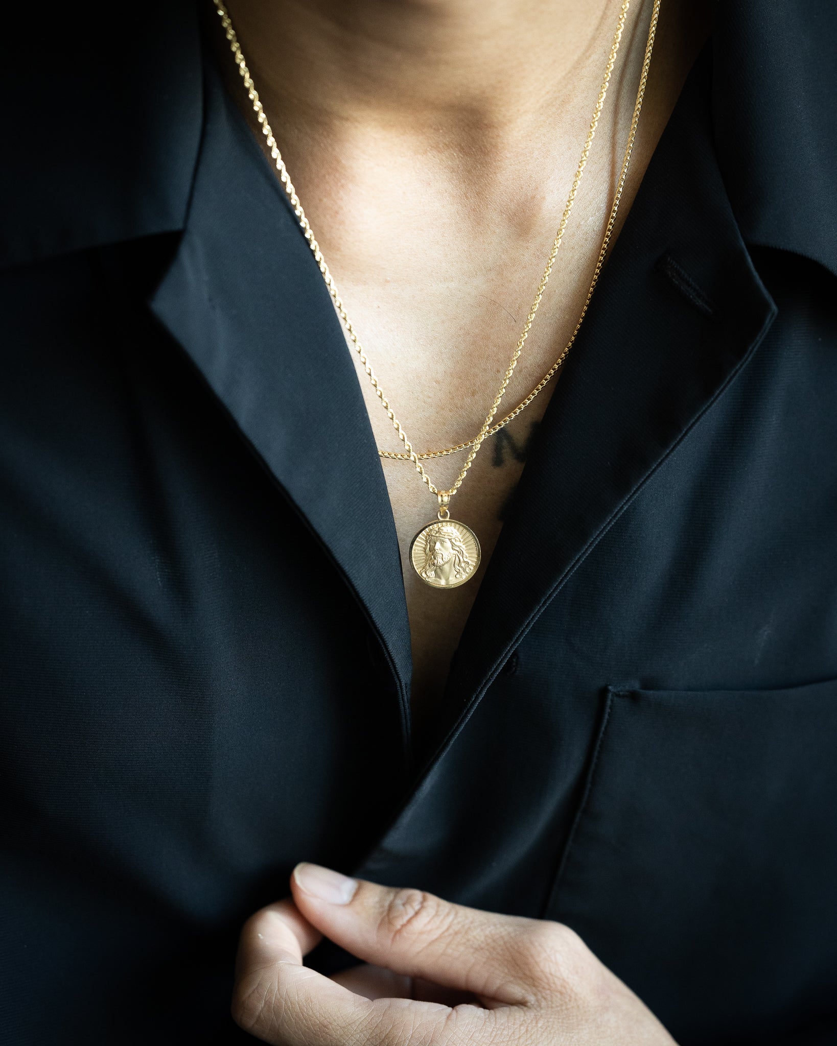 14K Gold Jesus Round Medallion Pendant – Model PT3236