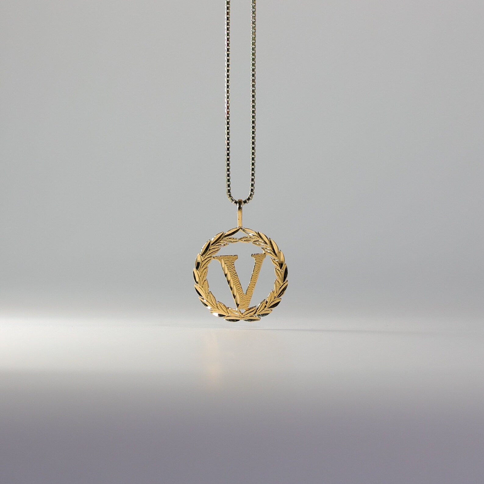 Gold Wreath V Initial Pendant | A-Z Pendants - Charlie & Co. Jewelry