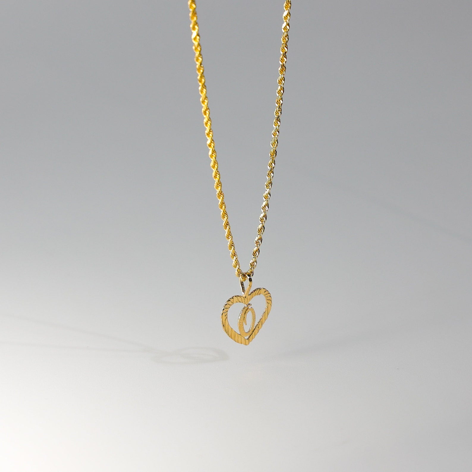 Gold Heart-Shaped Letter O Pendant | A-Z Pendants - Charlie & Co. Jewelry