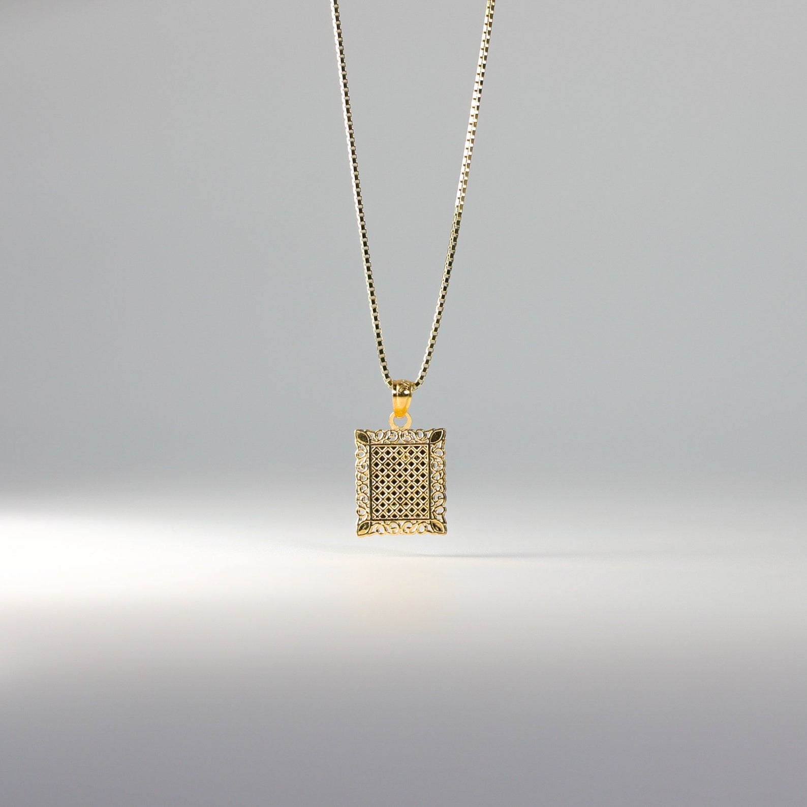 Gold Letter R Pendants | A-Z Gold Pendants - Charlie & Co. Jewelry