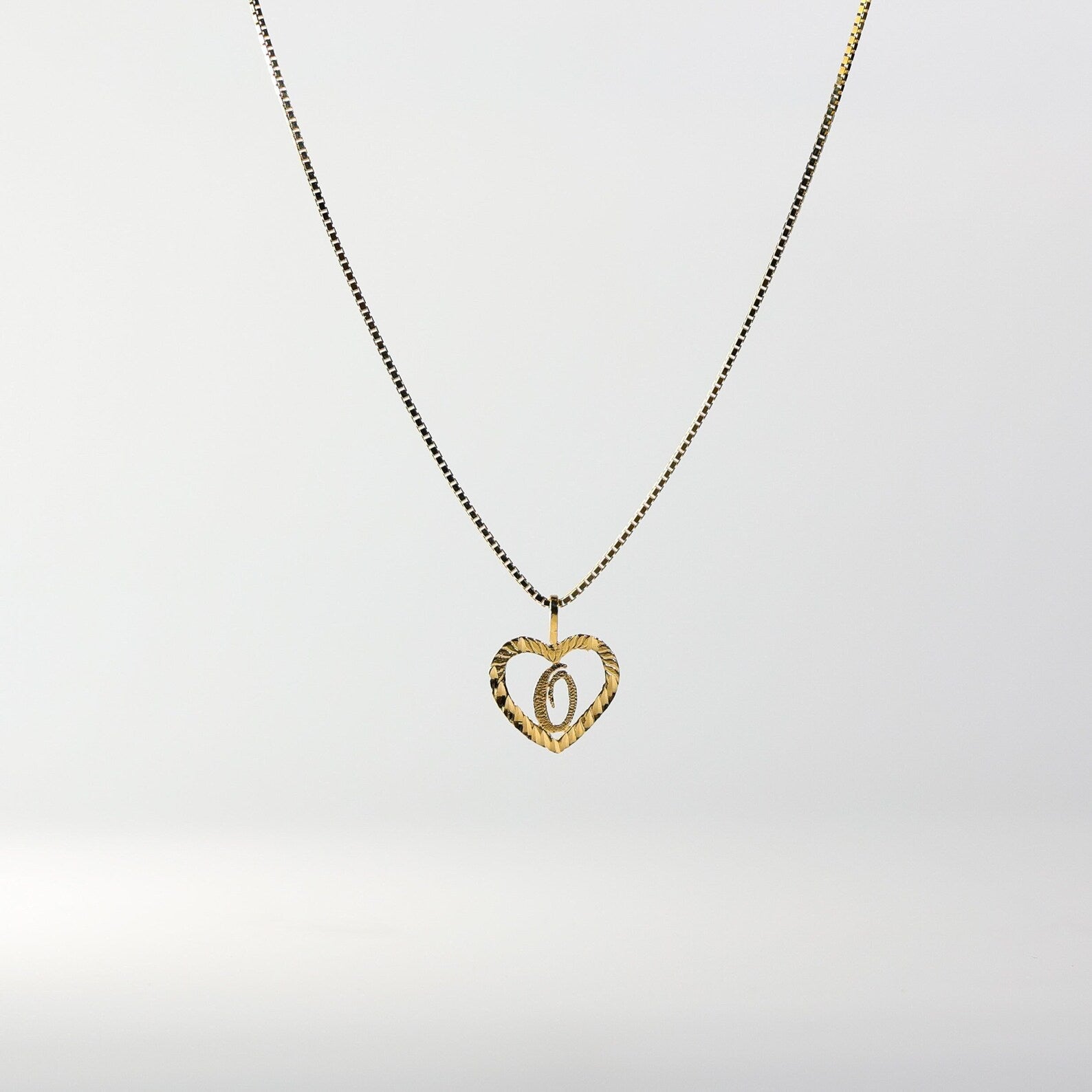 Gold Heart-Shaped Letter O Pendant | A-Z Pendants - Charlie & Co. Jewelry